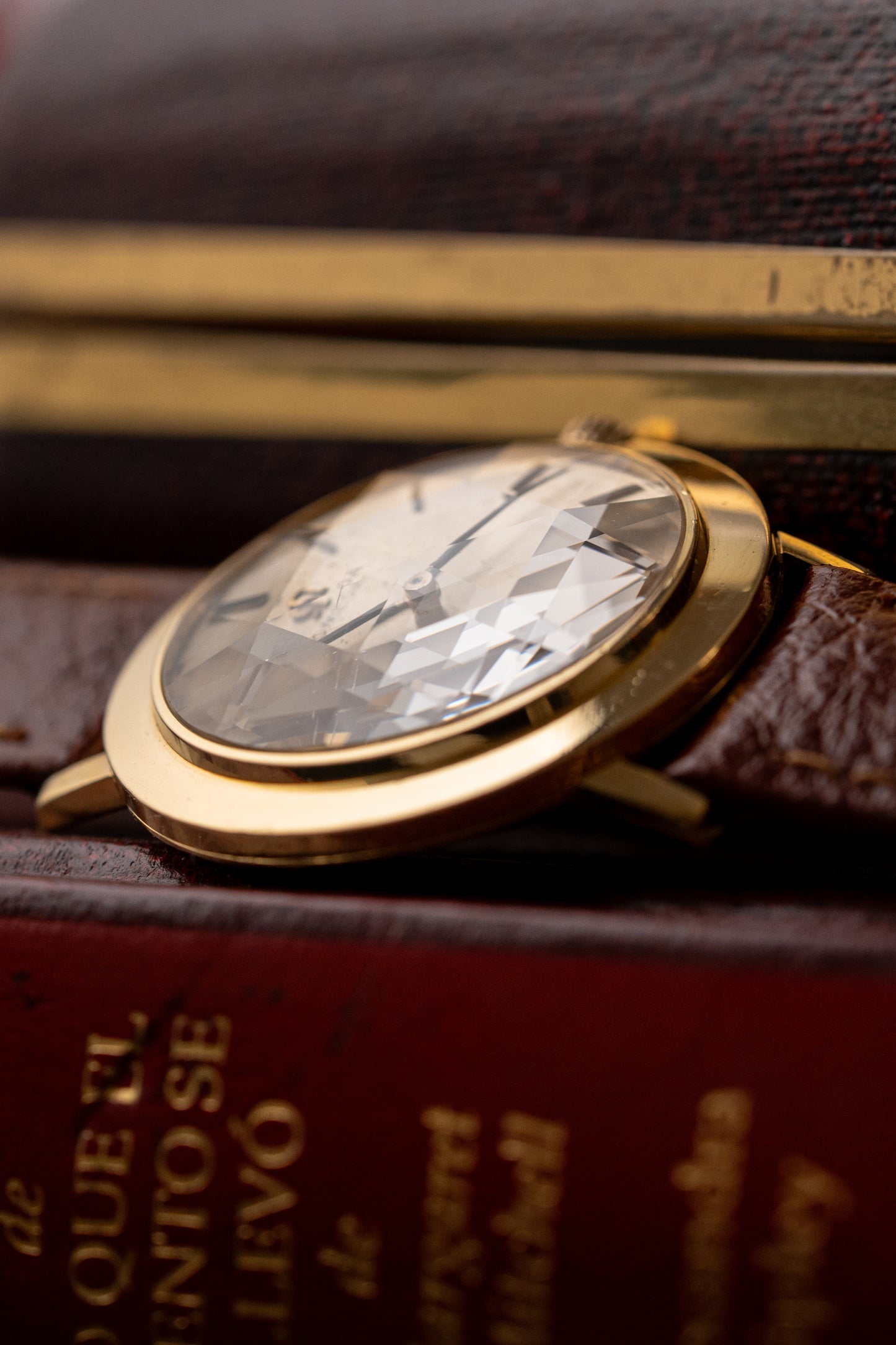 OMEGA VINTAGE 18KT FACETED CRYSTAL