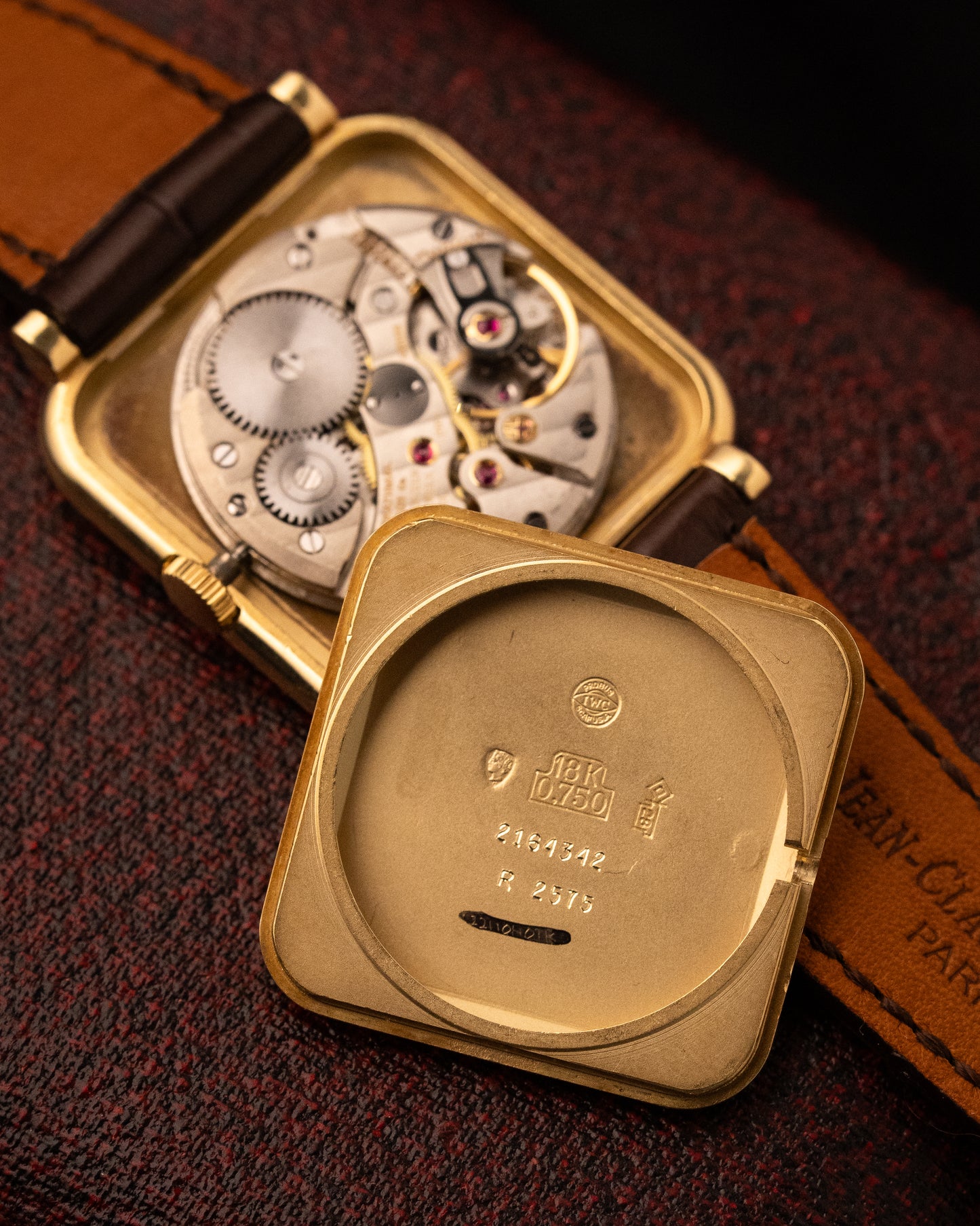 IWC Square Case Ref. 2575 – 18K Yellow Gold