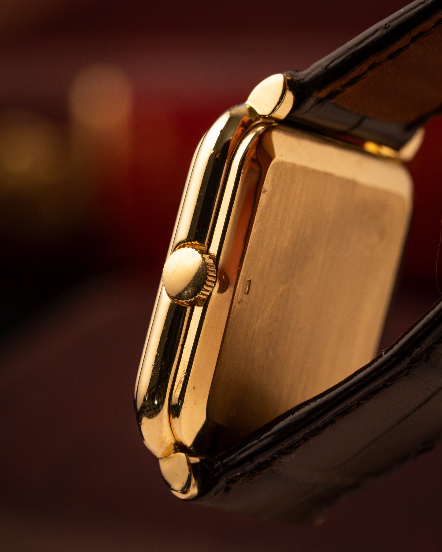 IWC Square Case Ref. 2575 – 18K Yellow Gold