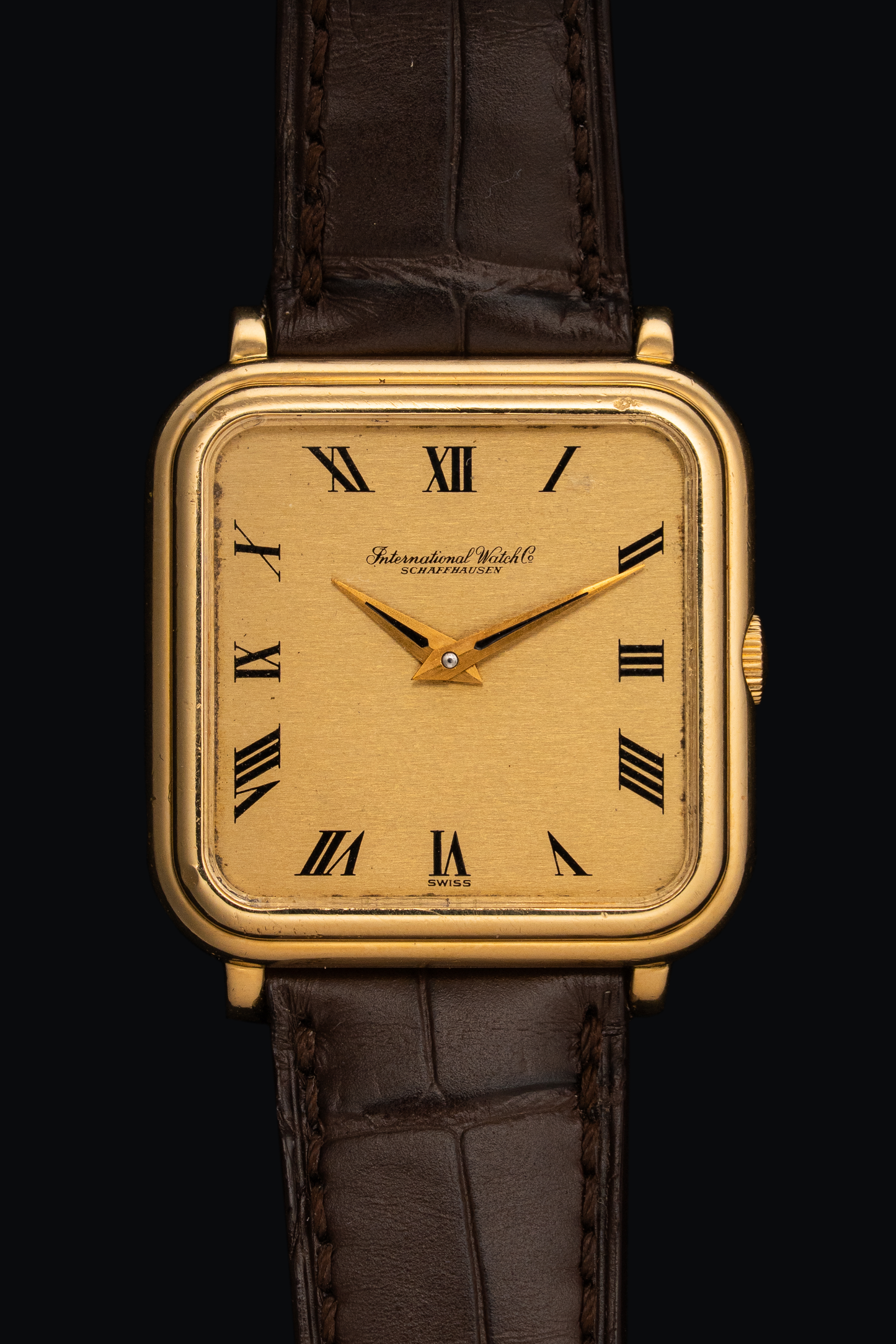 IWC Square Case Ref. 2575 – 18K Yellow Gold